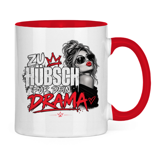 JA Zu hübsch für dein Drama – Tasse in Rot, Rückansicht, ebenfalls bedruckt