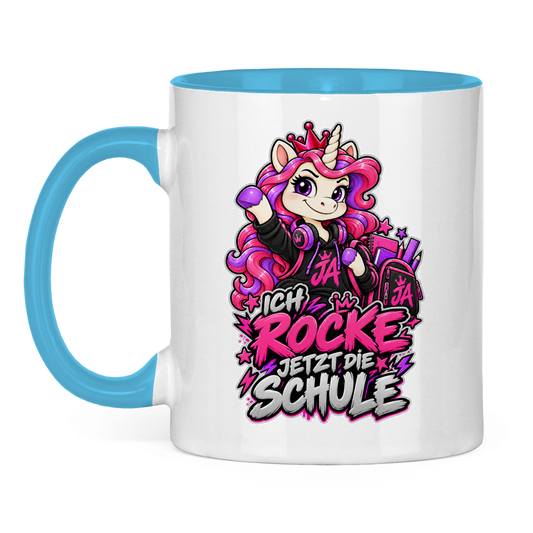 JA Schulstart Einhorn – Tasse in Hellblau, Vorderansicht, Aufdruck: Einhorn mit Schulsachen: „Ich rocke jetzt die Schule“ – Geschenk zur Einschulung