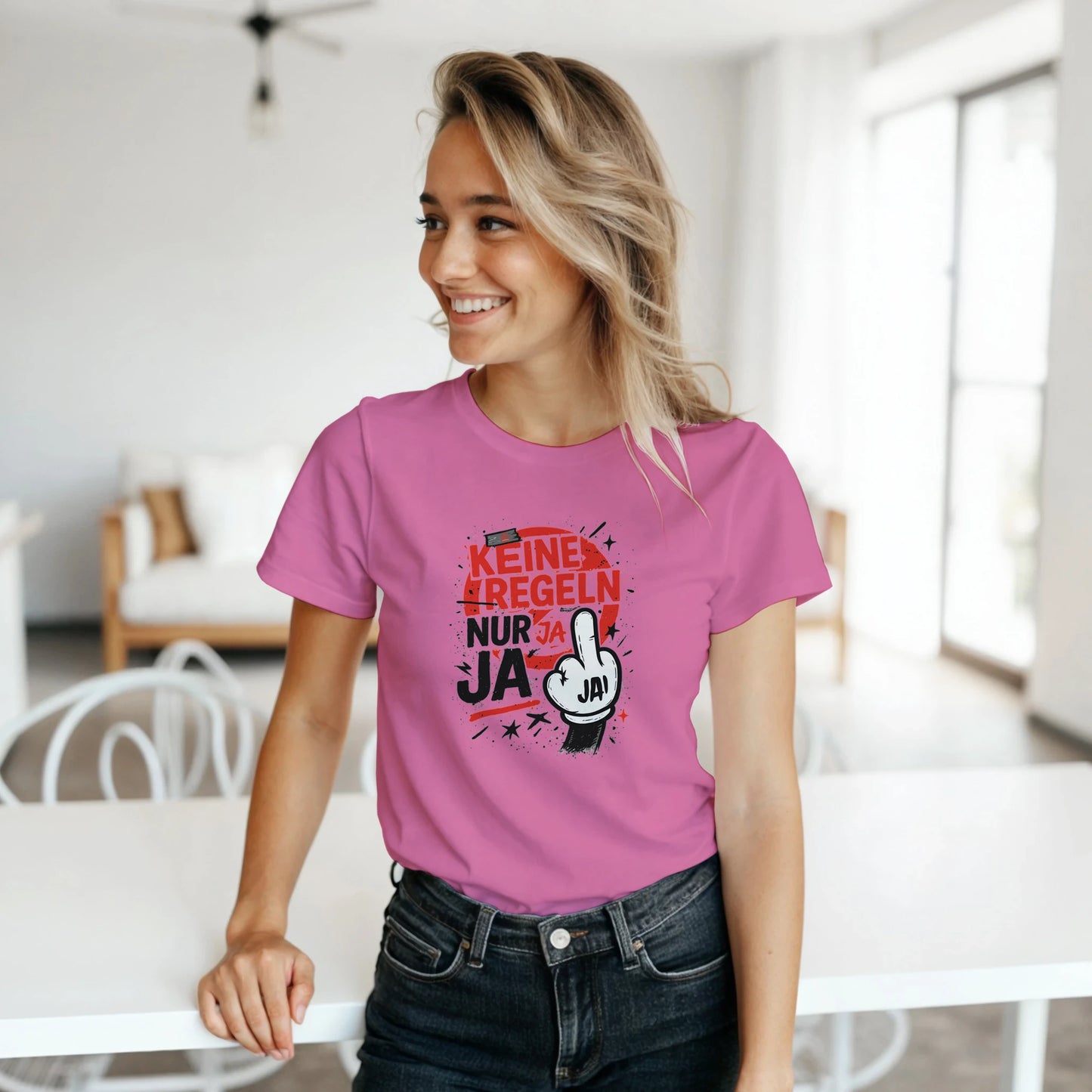 Frech, laut & echt 🔥 Damen T-Shirt „Keine Regeln, nur JA!“ – rebellischer Streetwear-Look von JA-SCHAEFERS.DE | Für Frauen mit Meinung & Style.