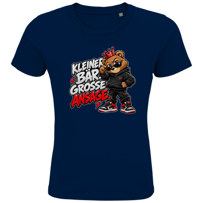 JA Ansage – Kinder-T-Shirt in Marineblau, Vorderansicht, Frontdruck: Lässiger Bär mit Krone: „Kleiner Bär. Große Ansage.“