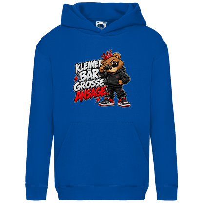 JA Ansage – Kinder-Hoodie in Royalblau, Vorderansicht, Frontdruck: Lässiger Bär mit Krone: „Kleiner Bär. Große Ansage.“