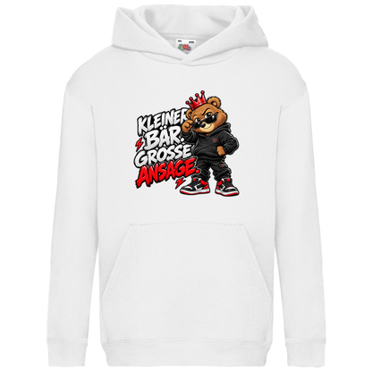 JA Ansage – Kinder-Hoodie in Weiß, Vorderansicht, Frontdruck: Lässiger Bär mit Krone: „Kleiner Bär. Große Ansage.“