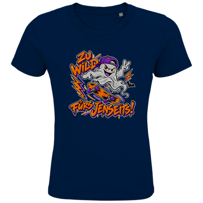 JA Geisterkick – Kinder-T-Shirt in Marineblau, Vorderansicht, Frontdruck: Skater-Geist mit Cap: „Zu wild fürs Jenseits!“ in Orange und Lila