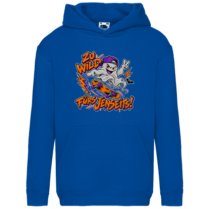 JA Geisterkick – Kinder-Hoodie in Royalblau, Vorderansicht, Frontdruck: Skater-Geist mit Cap: „Zu wild fürs Jenseits!“ in Orange und Lila