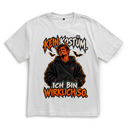 JA Echtteufel – Oversize-Shirt in Weiß, Vorderansicht, Frontdruck: Teufel im Hoodie mit Spruch „Kein Kostüm. Ich bin wirklich so.“