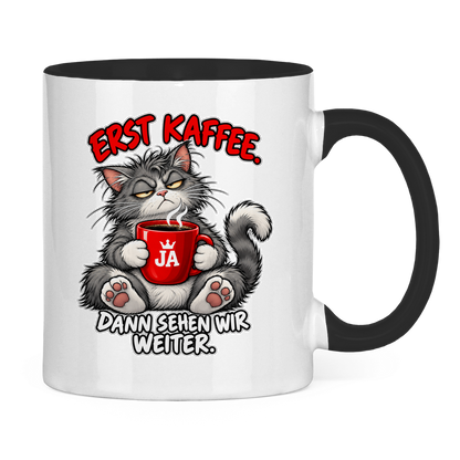 JA Erst Kaffee – Tasse in Schwarz, Rückansicht, ebenfalls bedruckt