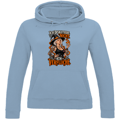JA Ich verfluche – Damen-Hoodie in Himmelblau, Vorderansicht, Frontdruck: Hexe mit Flamme und Spruch „Ich diskutiere nicht. Ich verfluche.“