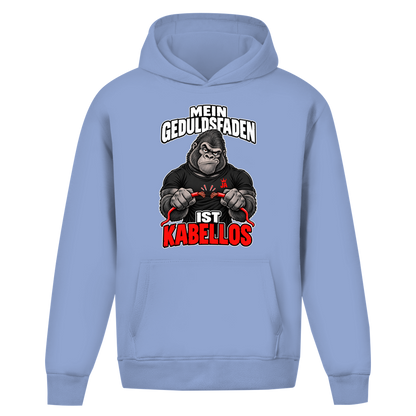 JA Geduldsfaden kabellos – Oversize-Hoodie in Puderblau, Vorderansicht, Frontdruck: Gorilla mit durchgerissenem Kabel: „Mein Geduldsfaden ist kabellos.“