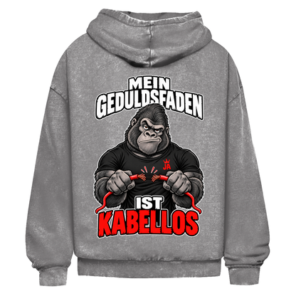 JA Geduldsfaden kabellos – Oversize-Washed-Hoodie in Asphaltgrau, Rückansicht, Rückendruck: Gorilla mit durchgerissenem Kabel: „Mein Geduldsfaden ist kabellos.“