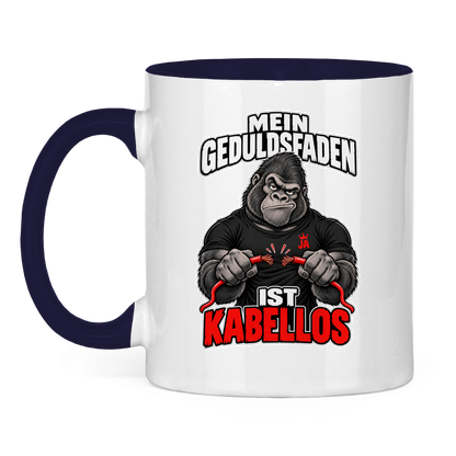JA Geduldsfaden kabellos – Tasse in Marineblau, Vorderansicht, Aufdruck: Gorilla mit durchgerissenem Kabel: „Mein Geduldsfaden ist kabellos.“
