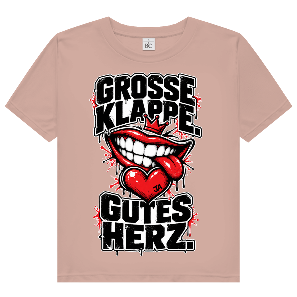 JA Große Klappe, gutes Herz – Damen-Bio-T-Shirt in Altrosa, Vorderansicht, Frontdruck: Markenspruch „Große Klappe. Gutes Herz.“ mit rotem Mund und Herz