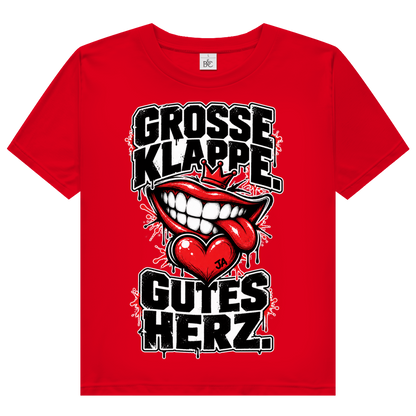 JA Große Klappe, gutes Herz – Damen-Bio-T-Shirt in Rot, Vorderansicht, Frontdruck: Markenspruch „Große Klappe. Gutes Herz.“ mit rotem Mund und Herz