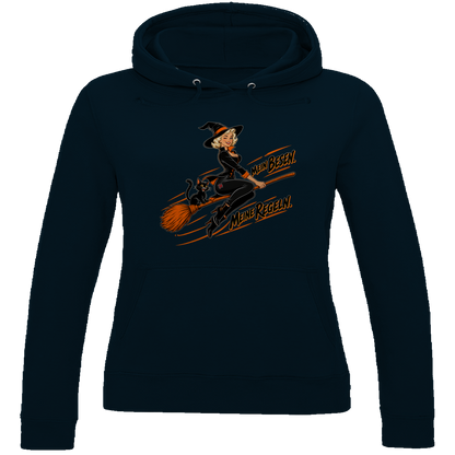 JA Hexenregeln – Damen-Hoodie in Marineblau, Vorderansicht, Frontdruck: Pin-up-Hexe auf dem Besen: „Mein Besen. Meine Regeln.“
