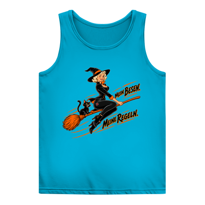 JA Hexenregeln – Damen-Tanktop in Türkis, Vorderansicht, Frontdruck: Pin-up-Hexe auf dem Besen: „Mein Besen. Meine Regeln.“