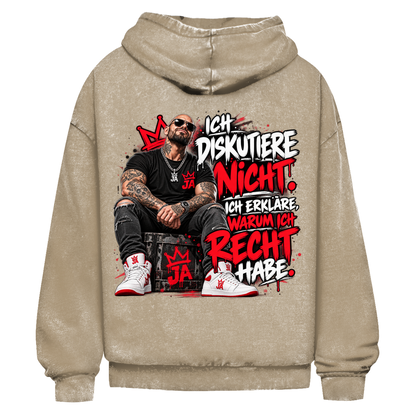 JA Ich diskutiere nicht – Oversize-Washed-Hoodie in Beige, Rückansicht, Rückendruck: Mann mit Tattoos und Spruch „Ich diskutiere nicht. Ich erkläre, warum ich recht habe.“