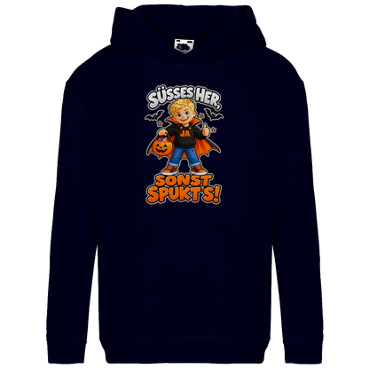 JA Jason Naschvampir – Kinder-Hoodie in Dunkles Marineblau, Vorderansicht, Frontdruck: Jason als Naschvampir: „Süßes her, sonst spukt’s!“ – Kinder-Halloween