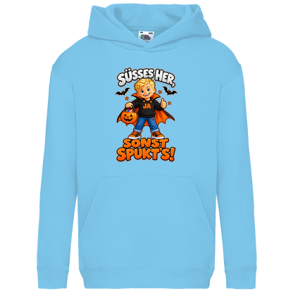 JA Jason Naschvampir – Kinder-Hoodie in Himmelblau, Vorderansicht, Frontdruck: Jason als Naschvampir: „Süßes her, sonst spukt’s!“ – Kinder-Halloween