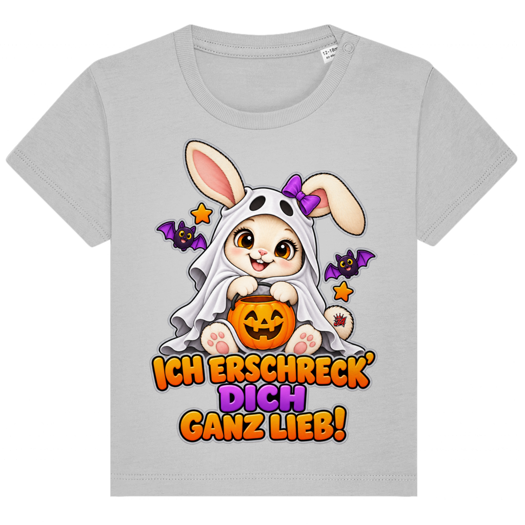 JA Kuschelspuk – Baby-T-Shirt in Grau meliert, Vorderansicht, Frontdruck: Häschen im Gespensterkostüm: „Ich erschreck dich ganz lieb!“