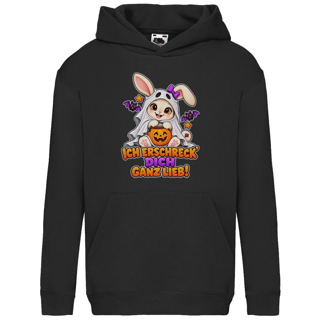 JA Kuschelspuk – Kinder-Hoodie in Schwarz, Vorderansicht, Frontdruck: Häschen im Gespensterkostüm: „Ich erschreck dich ganz lieb!“