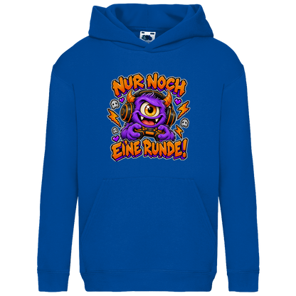 JA Monster Gamer – Kinder-Hoodie in Royalblau, Vorderansicht, Frontdruck: Gaming-Monster mit Controller: „Nur noch eine Runde!“