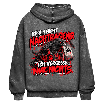 JA Ich vergesse nichts – Oversize-Washed-Hoodie in Schwarz, Rückansicht, Rückendruck: Rabe auf roter Krone: „Ich bin nicht nachtragend. Ich vergesse nur nichts.“