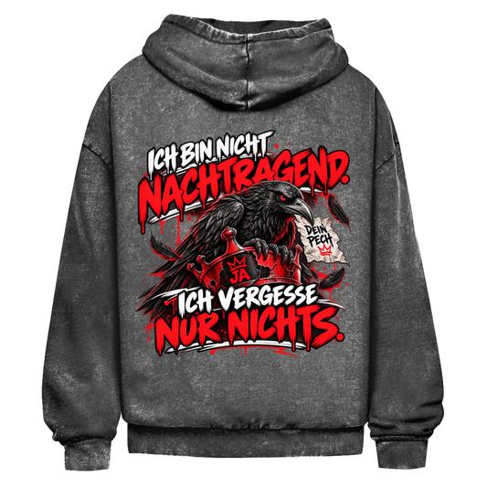 JA Ich vergesse nichts – Oversize-Washed-Hoodie in Schwarz, Rückansicht, Rückendruck: Rabe auf roter Krone: „Ich bin nicht nachtragend. Ich vergesse nur nichts.“