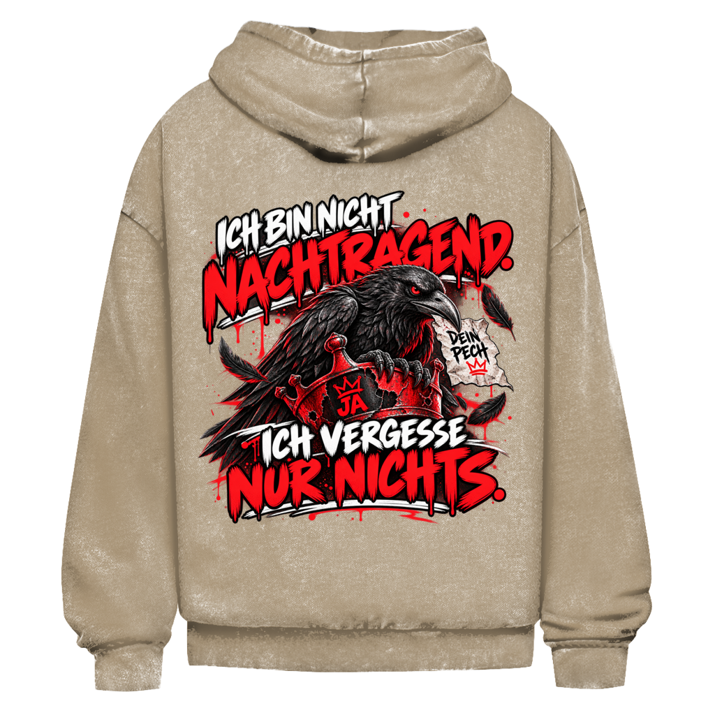 JA Ich vergesse nichts – Oversize-Washed-Hoodie in Beige, Rückansicht, Rückendruck: Rabe auf roter Krone: „Ich bin nicht nachtragend. Ich vergesse nur nichts.“