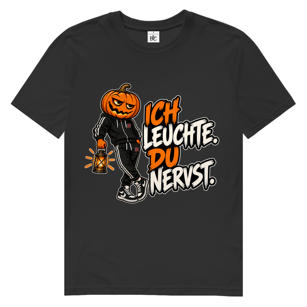 JA Ich leuchte – Herren-Bio-T-Shirt in Schwarz, Vorderansicht, Frontdruck: Kürbiskopf mit Laterne und Spruch „Ich leuchte. Du nervst.“