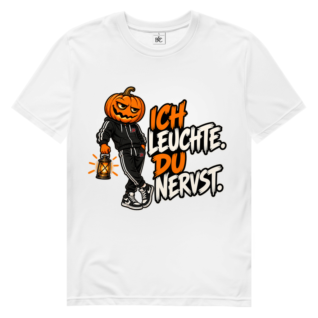JA Ich leuchte – Herren-Bio-T-Shirt in Weiß, Vorderansicht, Frontdruck: Kürbiskopf mit Laterne und Spruch „Ich leuchte. Du nervst.“