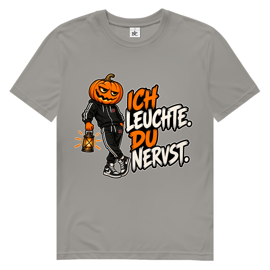 JA Ich leuchte – Herren-Bio-T-Shirt in Hellgrau, Vorderansicht, Frontdruck: Kürbiskopf mit Laterne und Spruch „Ich leuchte. Du nervst.“