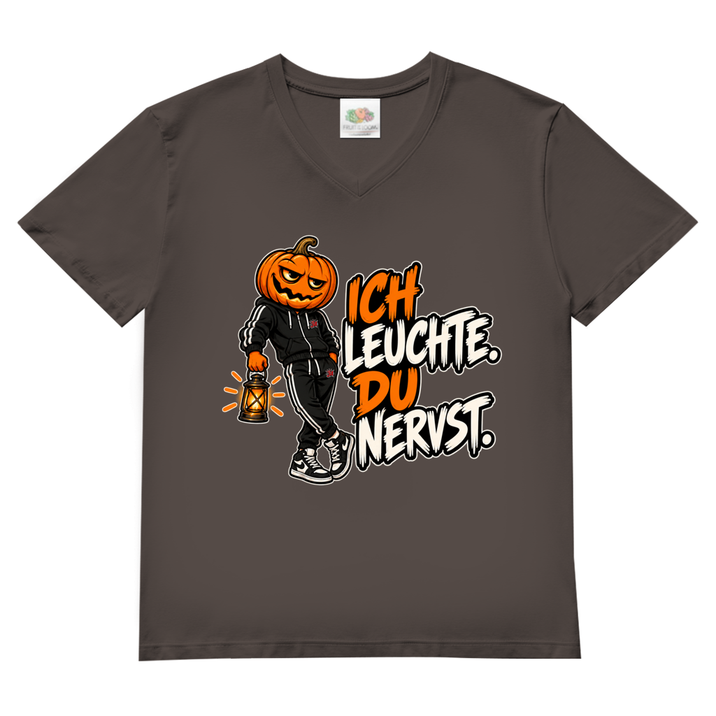 JA Ich leuchte – Herren-V-Neck-Shirt in Hellgraphit, Vorderansicht, Frontdruck: Kürbiskopf mit Laterne und Spruch „Ich leuchte. Du nervst.“
