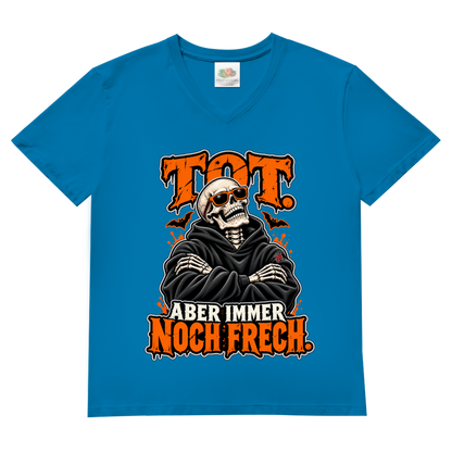 JA Knochenfrech – Herren-V-Neck-Shirt in Azurblau, Vorderansicht, Frontdruck: Skelett mit Sonnenbrille: „Tot. Aber immer noch frech.“ in Orange