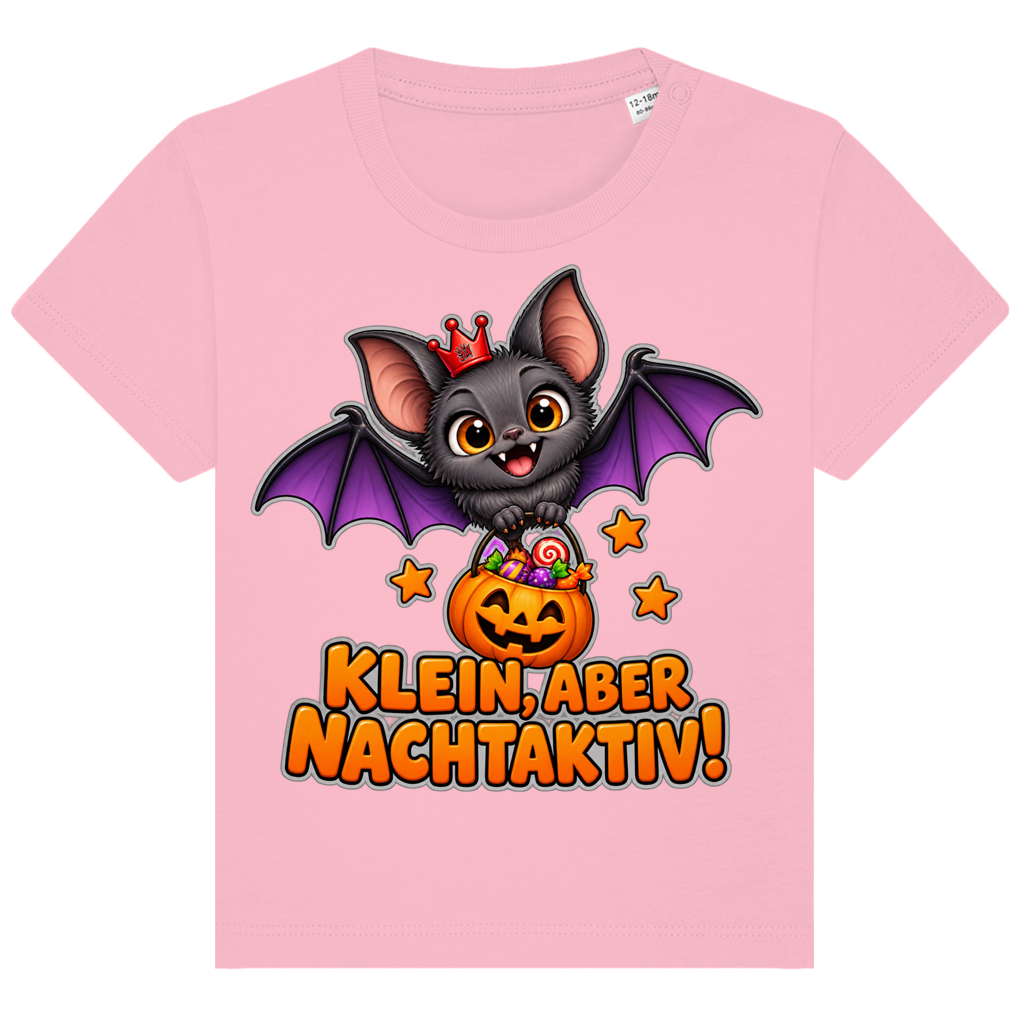 JA Nachtflatterer – Baby-T-Shirt in Rosa, Vorderansicht, Frontdruck: Kleine Fledermaus mit Kürbiseimer: „Klein, aber nachtaktiv!“