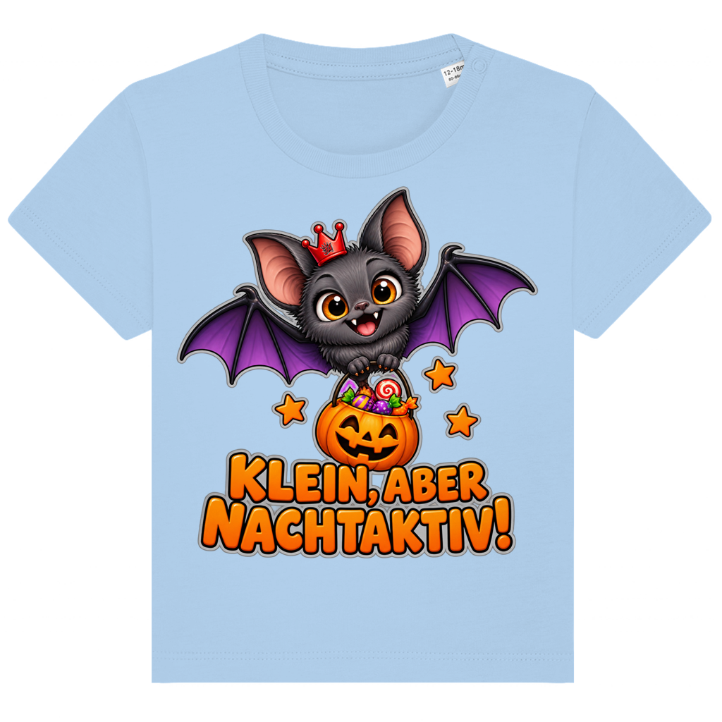 JA Nachtflatterer – Baby-T-Shirt in Blau, Vorderansicht, Frontdruck: Kleine Fledermaus mit Kürbiseimer: „Klein, aber nachtaktiv!“