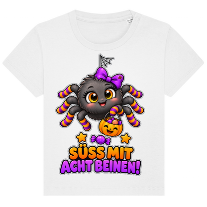 JA Schleifenspuk – Baby-T-Shirt in Weiß, Vorderansicht, Frontdruck: Niedliche Spinne mit Schleife: „Süß mit acht Beinen!“