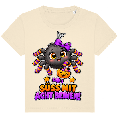 JA Schleifenspuk – Baby-T-Shirt in Natur, Vorderansicht, Frontdruck: Niedliche Spinne mit Schleife: „Süß mit acht Beinen!“