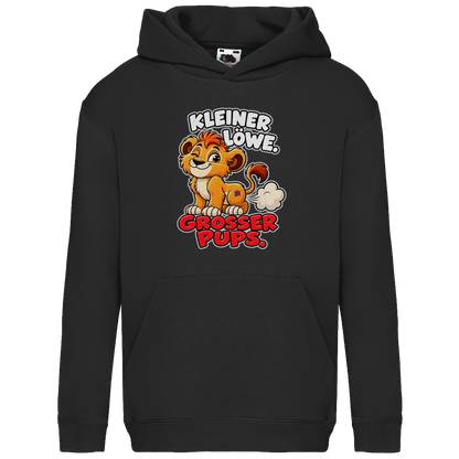 JA Pupsalarm – Kinder-Hoodie in Schwarz, Vorderansicht, Frontdruck: Lustiger Löwe: „Kleiner Löwe. Großer Pups.“ – Kinderhumor zum Kichern