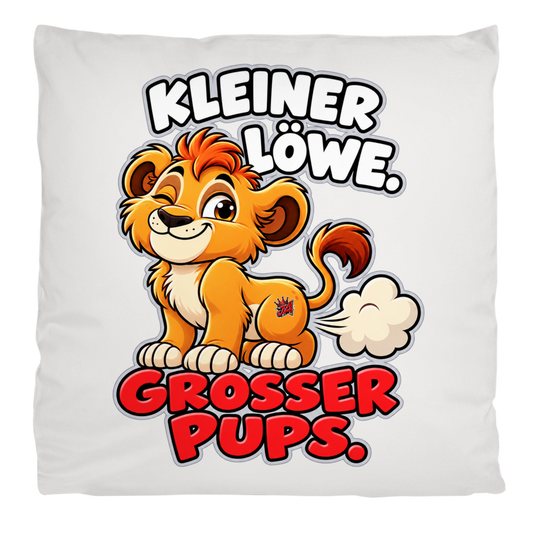 JA Pupsalarm – Flauschkissen in Cremeweiß, Aufdruck: Lustiger Löwe: „Kleiner Löwe. Großer Pups.“ – Kinderhumor zum Kichern