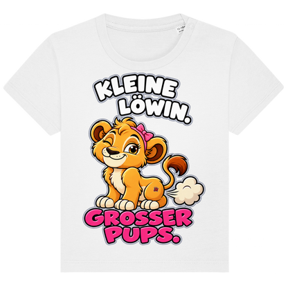 JA Pupsprinzessin – Baby-T-Shirt in Weiß, Vorderansicht, Frontdruck: Lustige Löwin mit Schleife: „Kleine Löwin. Großer Pups.“
