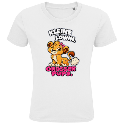 JA Pupsprinzessin – Kinder-T-Shirt in Weiß, Vorderansicht, Frontdruck: Lustige Löwin mit Schleife: „Kleine Löwin. Großer Pups.“