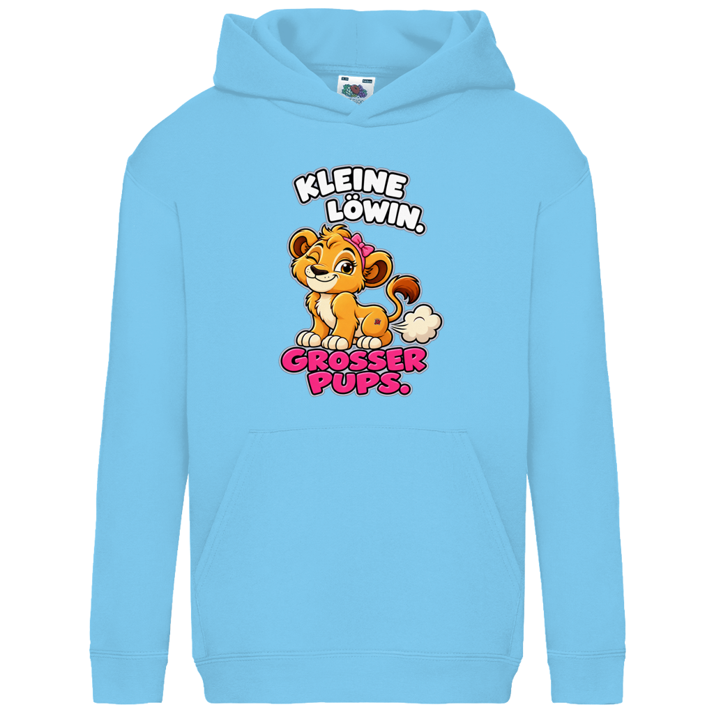 JA Pupsprinzessin – Kinder-Hoodie in Himmelblau, Vorderansicht, Frontdruck: Lustige Löwin mit Schleife: „Kleine Löwin. Großer Pups.“