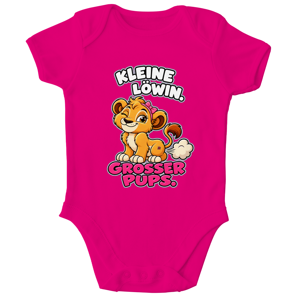 JA Pupsprinzessin – Baby-Body in Fuchsia, Vorderansicht, Frontdruck: Lustige Löwin mit Schleife: „Kleine Löwin. Großer Pups.“