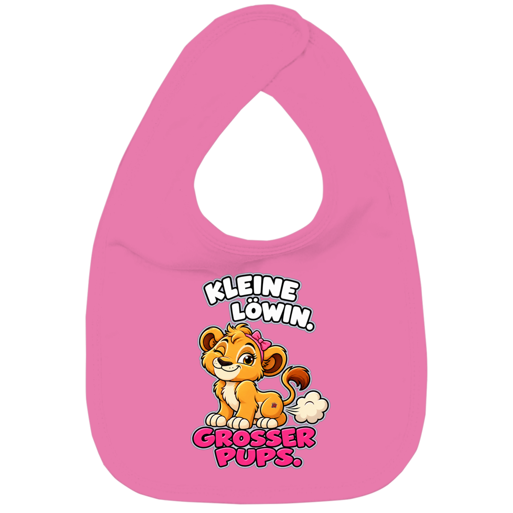 JA Pupsprinzessin – Lätzchen in Kaugummirosa, Vorderansicht, Frontdruck: Lustige Löwin mit Schleife: „Kleine Löwin. Großer Pups.“