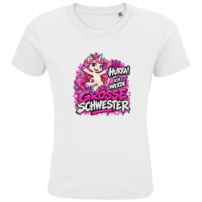 JA Große Schwester Einhorn – Kinder-T-Shirt in Weiß, Vorderansicht, Frontdruck: Einhorn Juna: „Hurra! Ich werde große Schwester“ – Geschenk zur Baby-Ankündigung