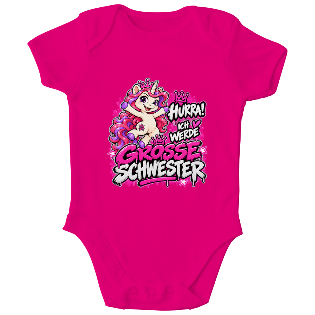 JA Große Schwester Einhorn – Baby-Body in Fuchsia, Vorderansicht, Frontdruck: Einhorn Juna: „Hurra! Ich werde große Schwester“ – Geschenk zur Baby-Ankündigung