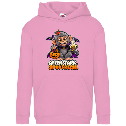 JA Spukaffe – Kinder-Hoodie in Hellrosa, Vorderansicht, Frontdruck: Kleiner Affe im Vampirumhang: „Affenstark. Spukfrech.“ – Kinder-Halloween