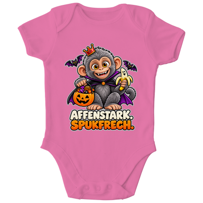 JA Spukaffe – Baby-Body in Kaugummirosa, Vorderansicht, Frontdruck: Kleiner Affe im Vampirumhang: „Affenstark. Spukfrech.“ – Kinder-Halloween