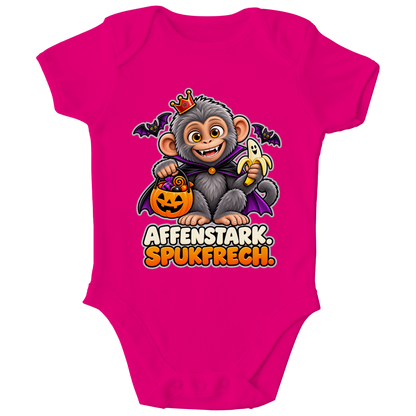 JA Spukaffe – Baby-Body in Fuchsia, Vorderansicht, Frontdruck: Kleiner Affe im Vampirumhang: „Affenstark. Spukfrech.“ – Kinder-Halloween