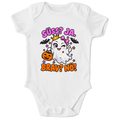 JA Spukprinzessin – Baby-Body in Weiß, Vorderansicht, Frontdruck: Gespenst mit Krone: „Süß? JA. Brav? Nö!“ – frecher Halloween-Look für Kinder