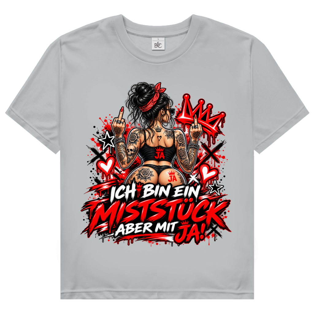 JA Miststück – Damen-T-Shirt in Pazifikgrau, Vorderansicht, Frontdruck: Provokanter Spruch „Ich bin ein Miststück – aber mit JA!“ in roter Graffiti-Optik